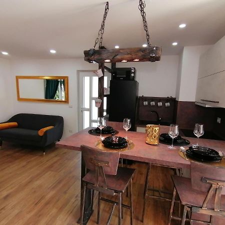 פורץ Apartmani Kiko חדר תמונה
