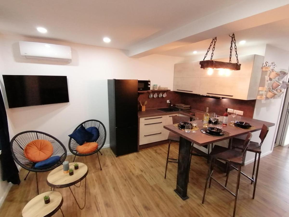 פורץ Apartmani Kiko חדר תמונה