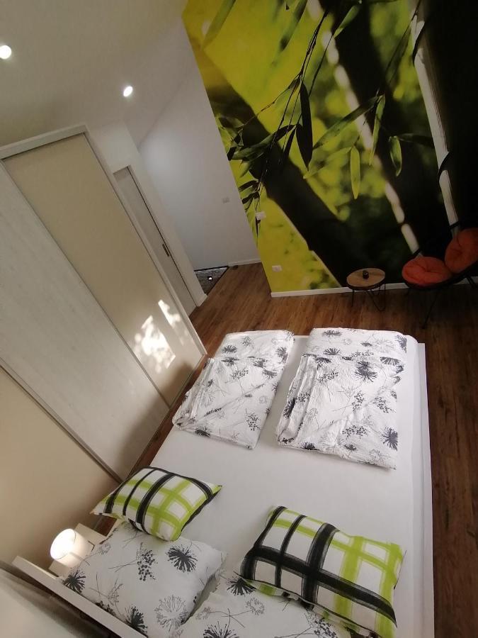 פורץ Apartmani Kiko חדר תמונה
