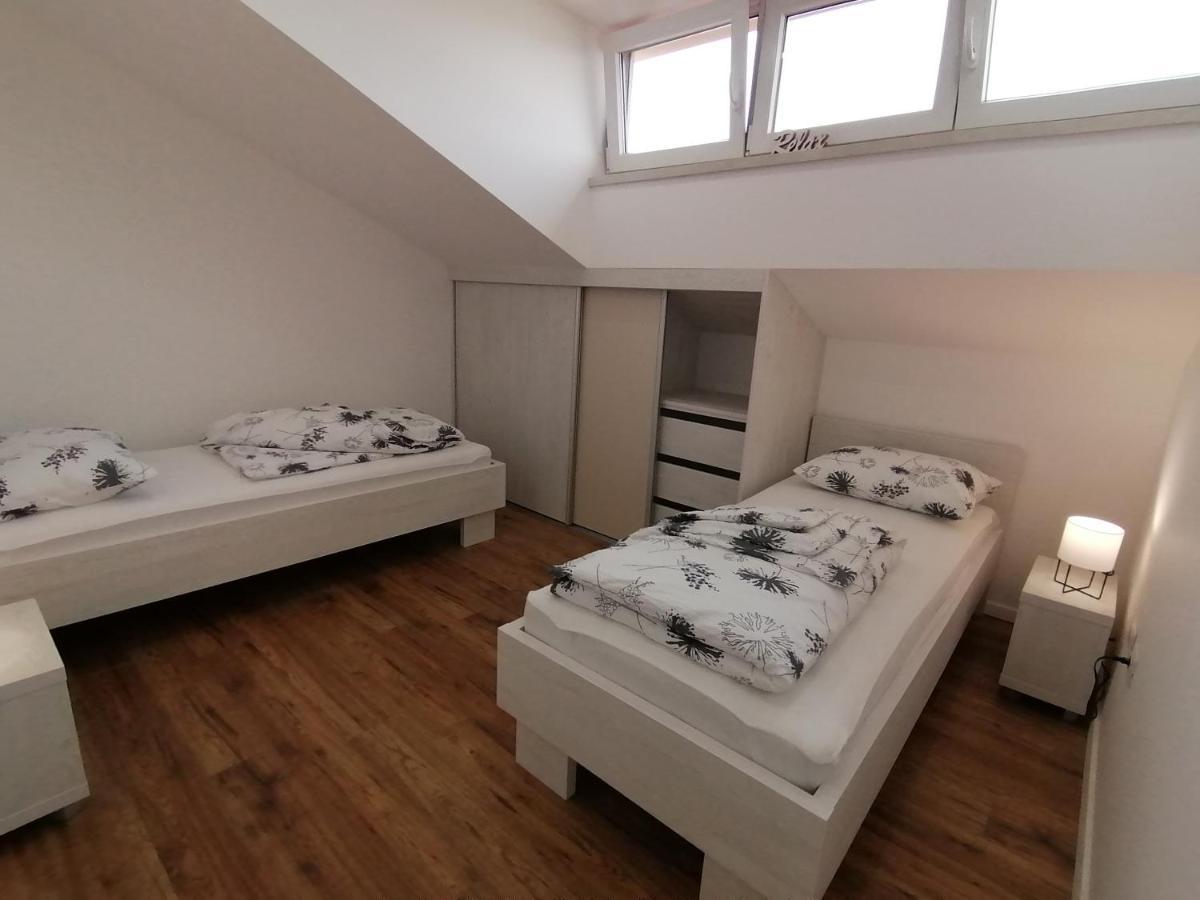 פורץ Apartmani Kiko חדר תמונה