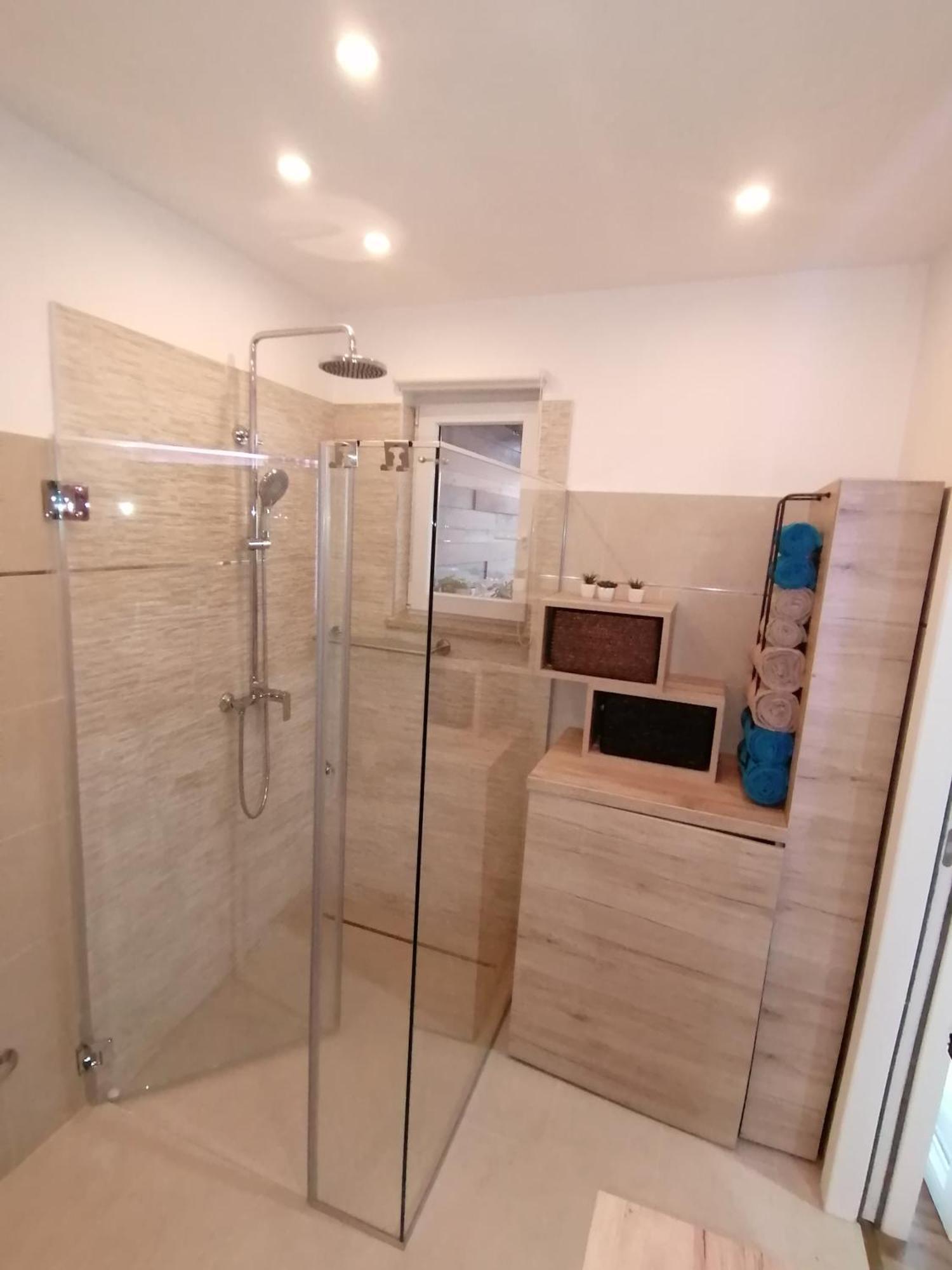 פורץ Apartmani Kiko חדר תמונה